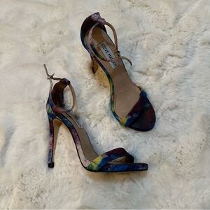 Steve Madden size 6 tie-dye strap heels